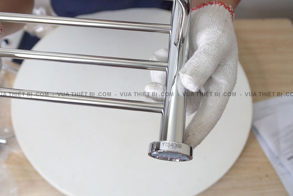 Anh thuc te Gia treo khan TOTO YTS406BV 2