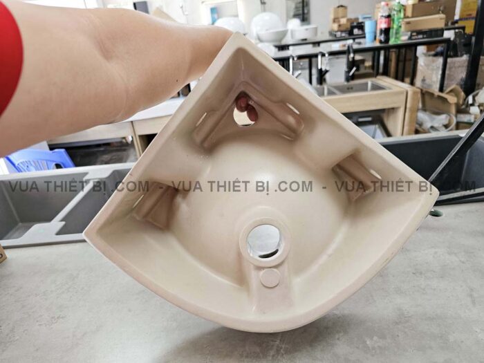 Chậu lavabo treo tường CAESAR L2014 góc - Ảnh 4