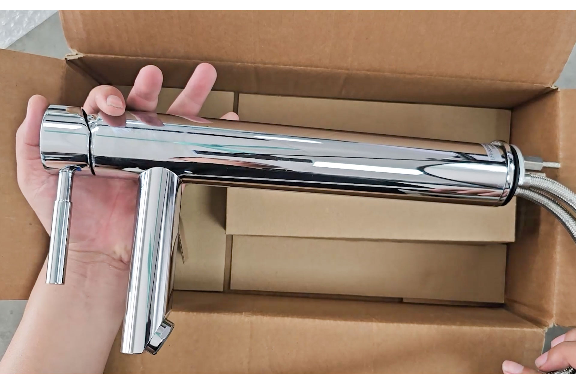 Hinh anh thuc te Voi lavabo INAX LFV 8000SH2 co cao nong lanh 3