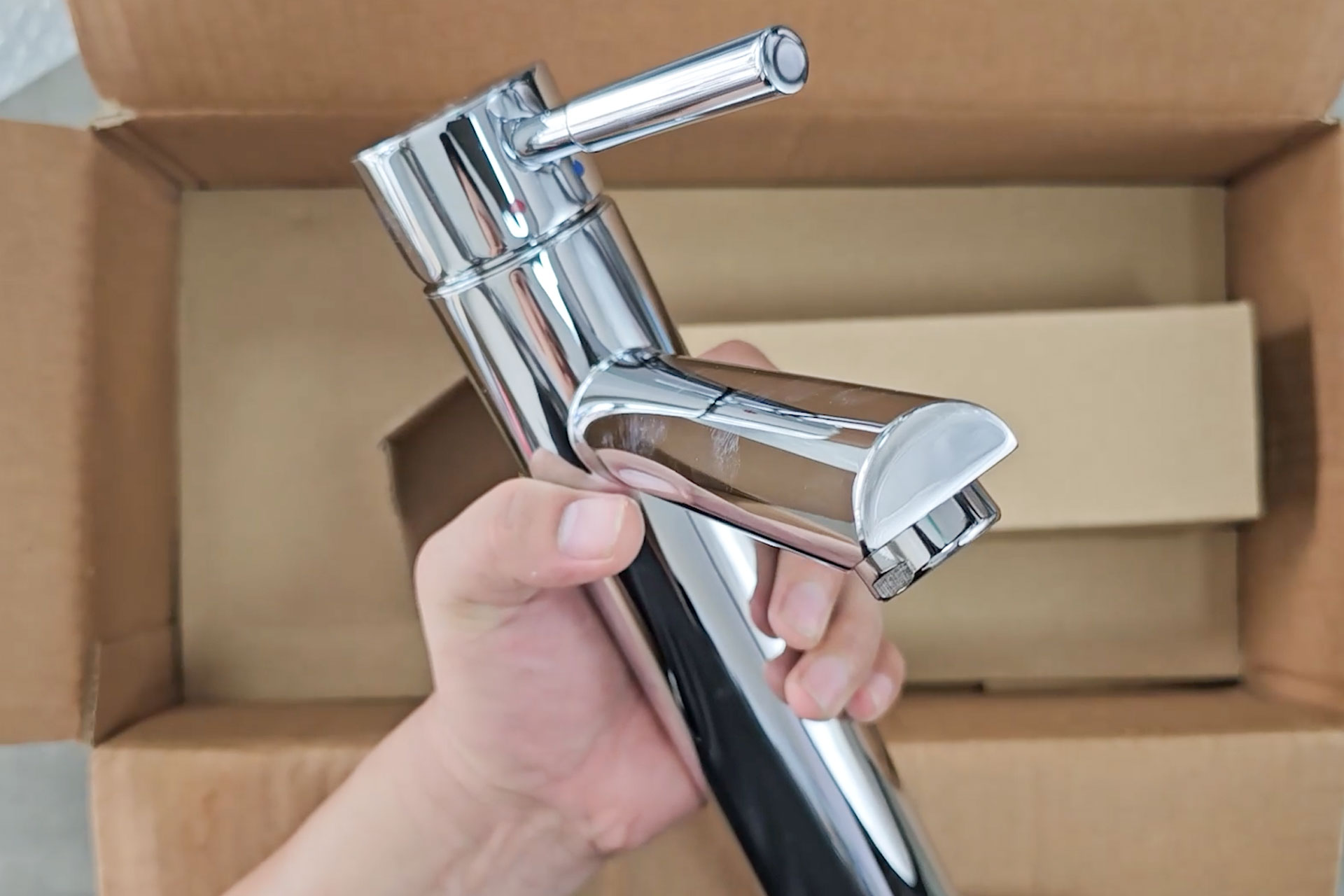 Hinh anh thuc te Voi lavabo INAX LFV 8000SH2 co cao nong lanh 4