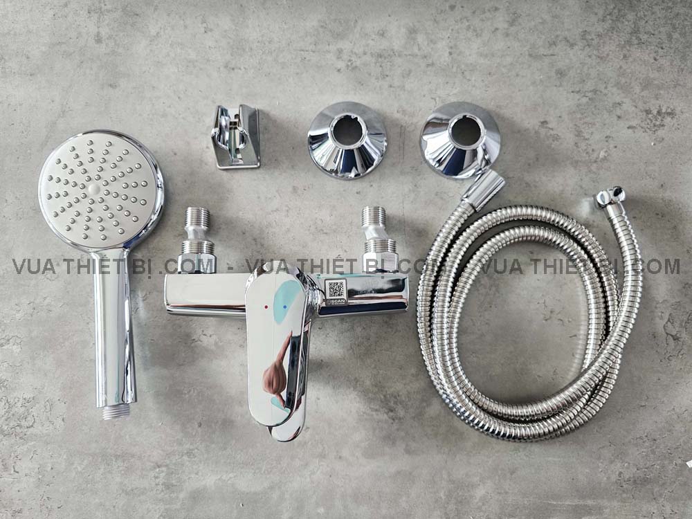 Hinh anh thuc te Voi sen tam INAX BFV 2013S nong lanh 1