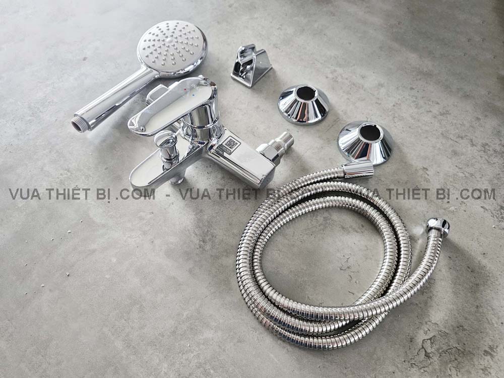 Hinh anh thuc te Voi sen tam INAX BFV 2013S nong lanh 2