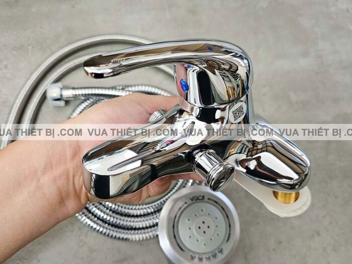 hình ảnh thực tế Vòi lavabo VIGLACERA VG326 kèm sen tắm nóng lạnh