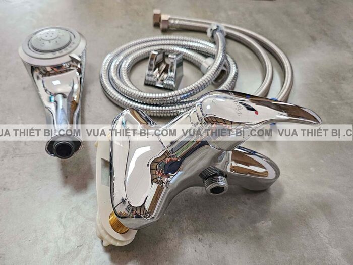 hình ảnh thực tế Vòi lavabo VIGLACERA VG326 kèm sen tắm nóng lạnh