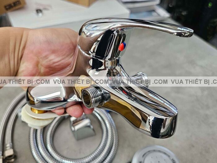 hình ảnh thực tế Vòi lavabo VIGLACERA VG326 kèm sen tắm nóng lạnh