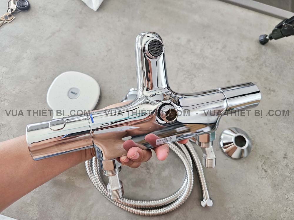 Hinh anh thuc te Voi sen tam INAX BFV 3413T 8C nhiet do 9