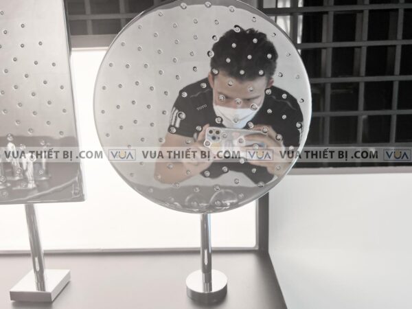 anh thuc te bat sen am tuong toto dbx113ca gan tuong 1