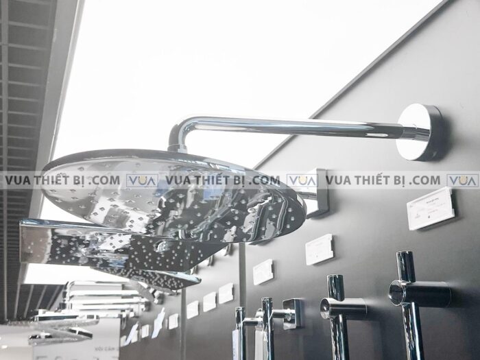 anh thuc te bat sen am tuong toto dbx113ca gan tuong 2