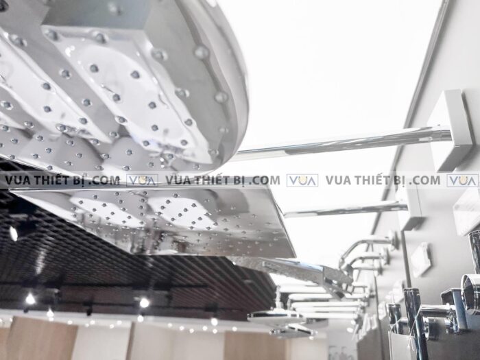 anh thuc te bat sen am tuong toto dbx114camr gan tuong 2