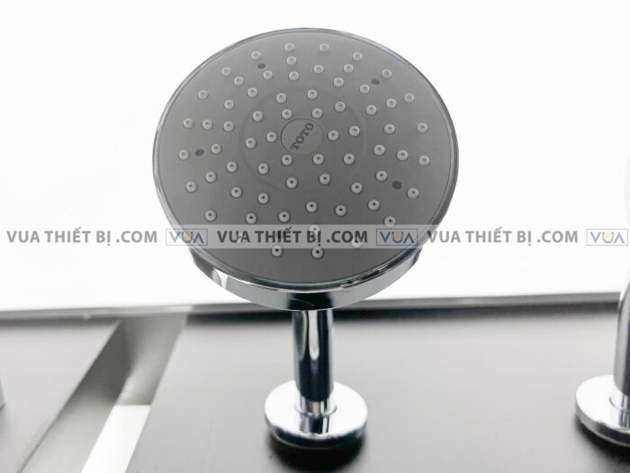 anh thuc te bat sen am tuong toto tbw01012b gan tuong 1