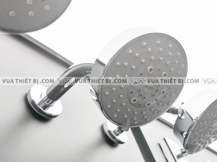 anh thuc te bat sen am tuong toto tbw01013b gan tuong 1