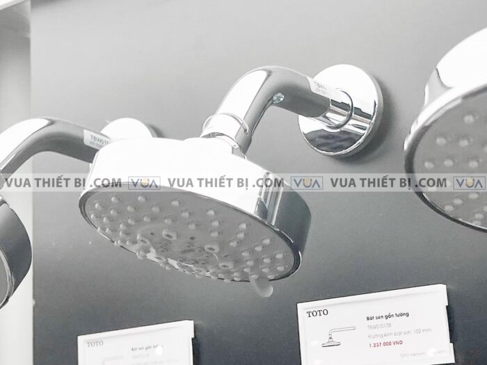 anh thuc te bat sen am tuong toto tbw01013b gan tuong 2