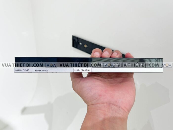 anh thuc te bon cau 1 khoi inax satis g ac g216vn aqua ceramic nap rua dien tu 6