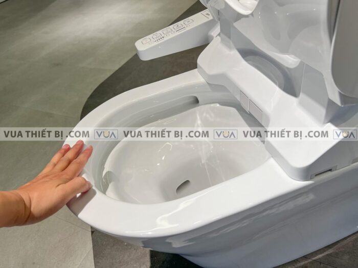 anh thuc te bon cau 1 khoi toto cw166rb tcf6632a w8 nap rua dien tu 11