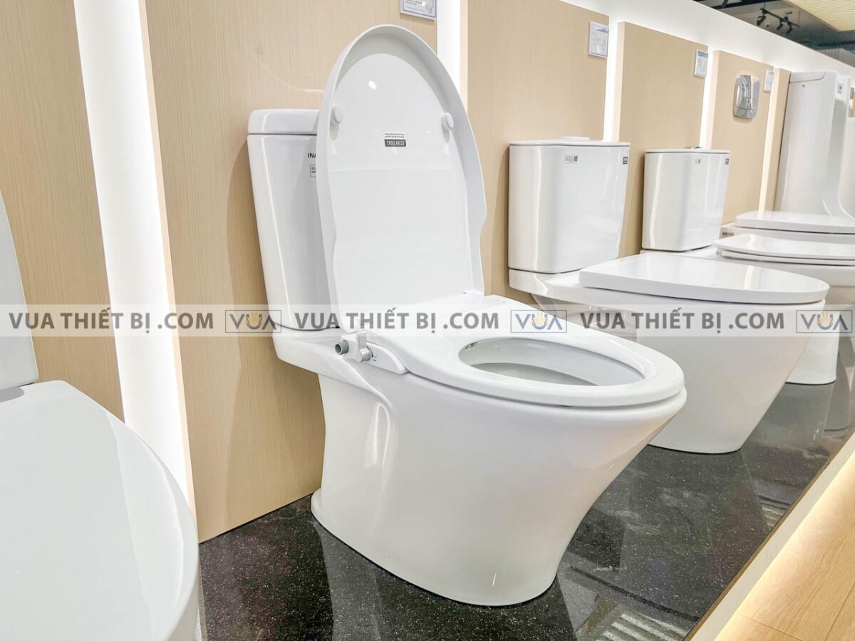 anh thuc te bon cau 2 khoi inax ac 700a cw s15vn aqua ceramic nap rua co 4