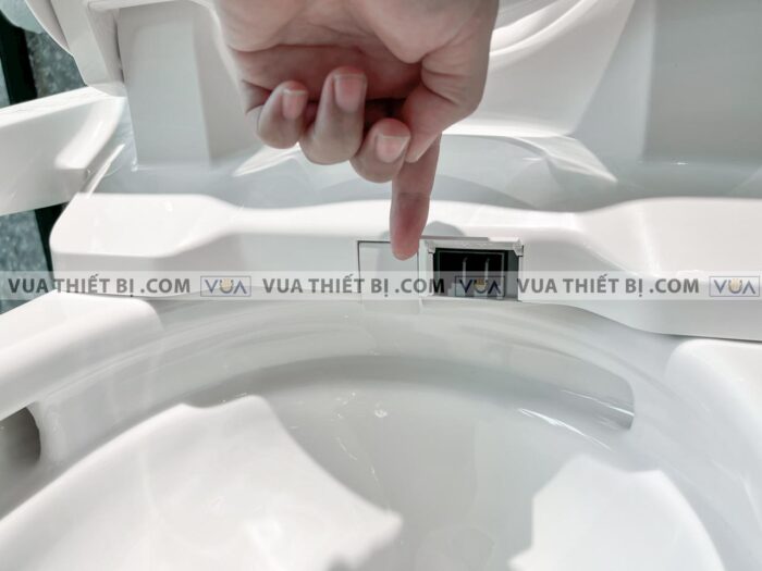 anh thuc te bon cau 2 khoi toto cs767rw7 nap rua dien tu tcf6631a 10