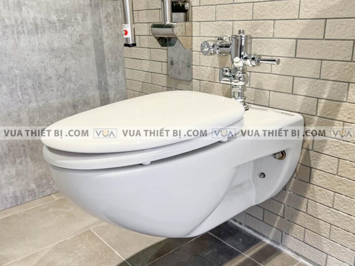 anh thuc te bon cau treo tuong inax ac 22pvn aqua ceramic nap em 2