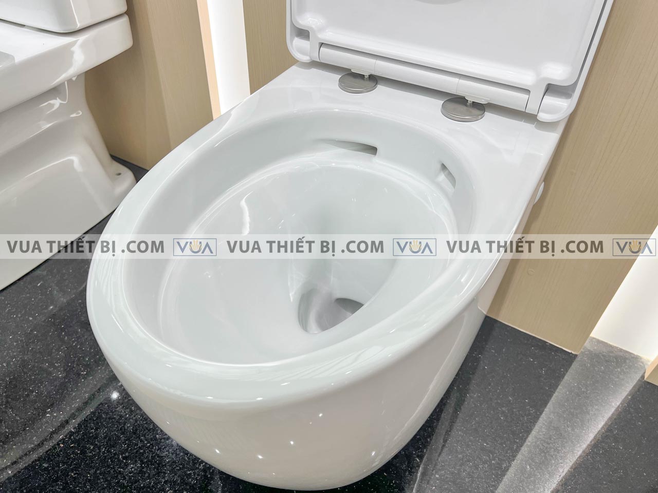 anh thuc te bon cau treo tuong inax ac 952vn aqua ceramic nap em 1