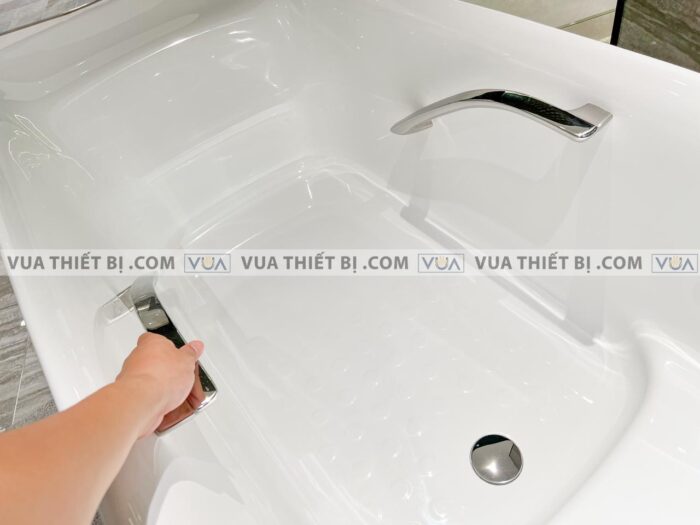 anh thuc te bon tam toto pjy1724hpwengw tvbf412 lap the da cam thach galalato 17m 13