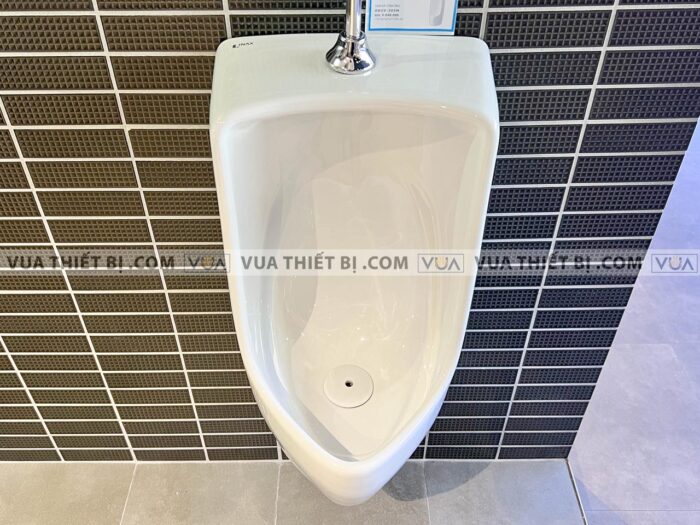 anh thuc te bon tieu nam inax au 431vr treo tuong 3