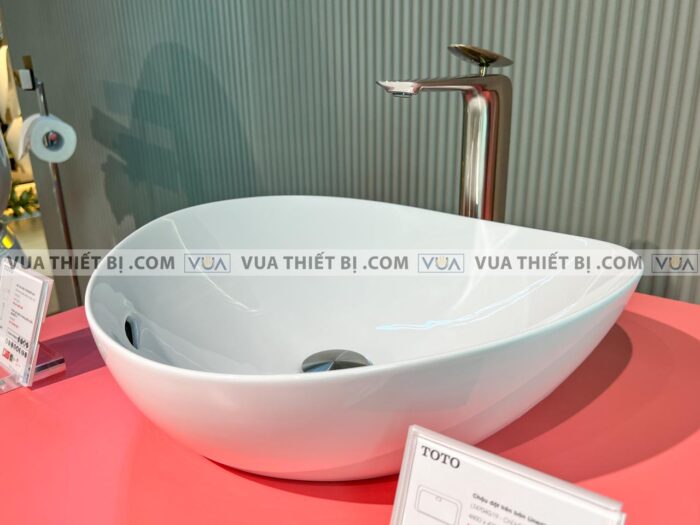 anh thuc te chau rua mat lavabo toto lt4704g19 dat ban voi tlp03301a1bn 1