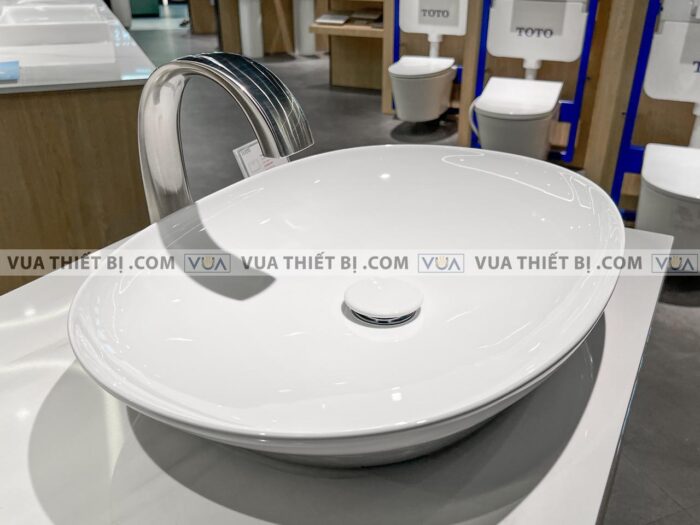 anh thuc te chau rua mat lavabo toto lt4706xw voi tlp01701jbn dat ban 4