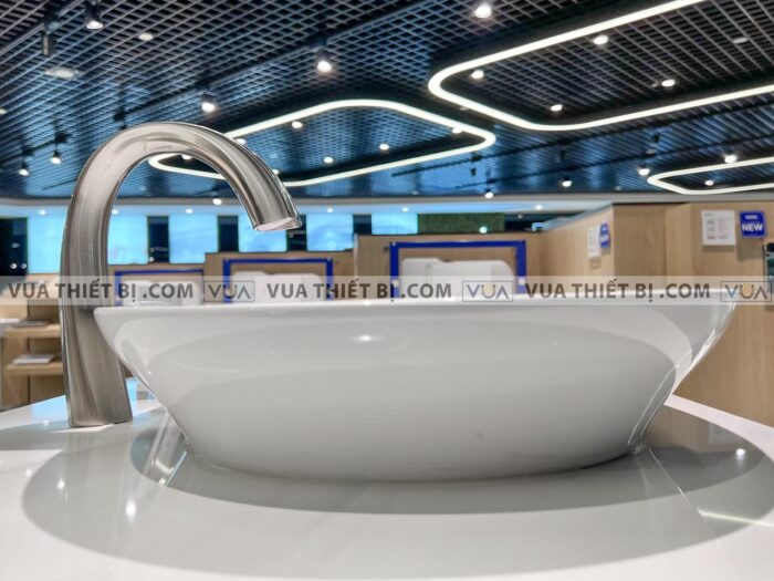 anh thuc te chau rua mat lavabo toto lt4706xw voi tlp01701jbn dat ban 5