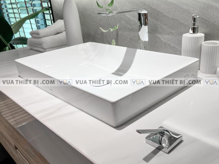 anh thuc te chau rua mat lavabo toto lt4716g17 dat ban voi tlp02307b 2