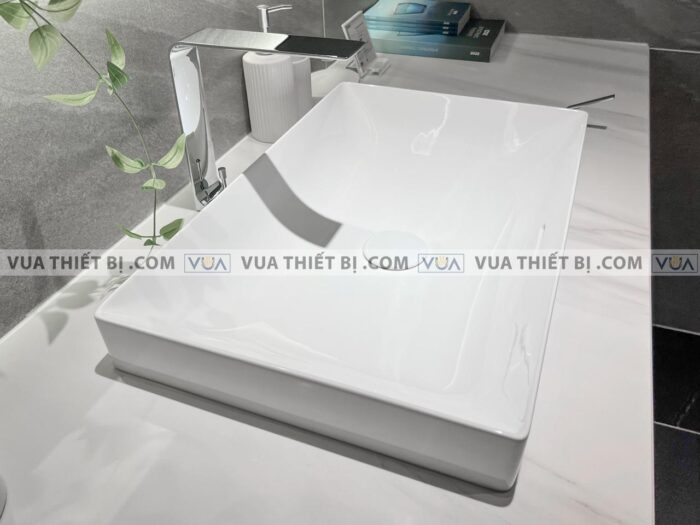 anh thuc te chau rua mat lavabo toto lt4716g17 dat ban voi tlp02307b 4