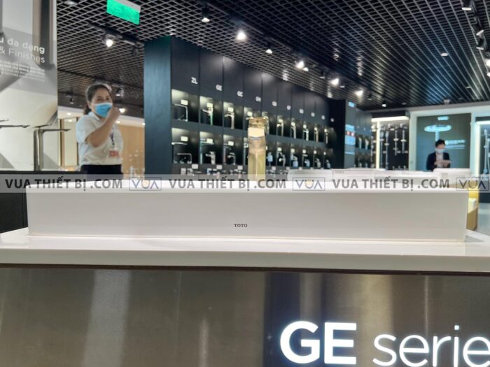 anh thuc te chau rua mat lavabo toto lt4716g19 dat ban voi tlg07303bbfg 3