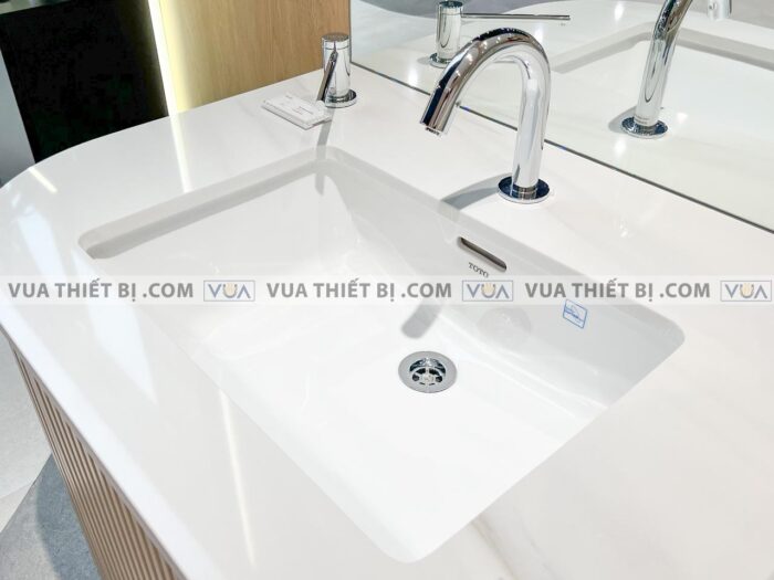 anh thuc te chau rua mat lavabo toto lt505t am ban 2