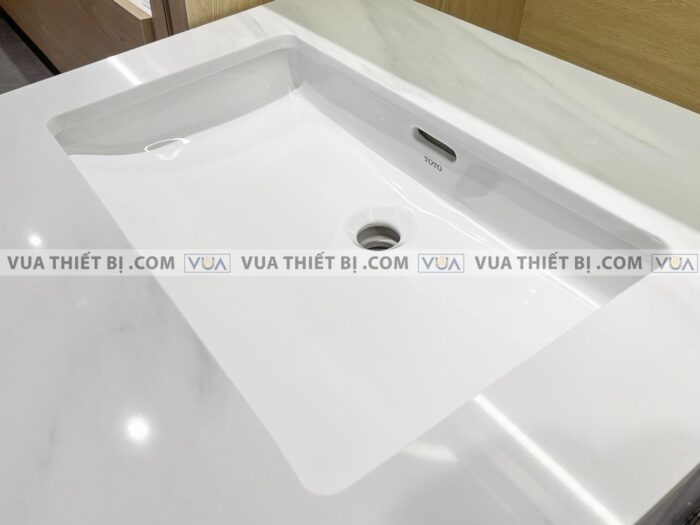 anh thuc te chau rua mat lavabo toto lt520tw am ban 1