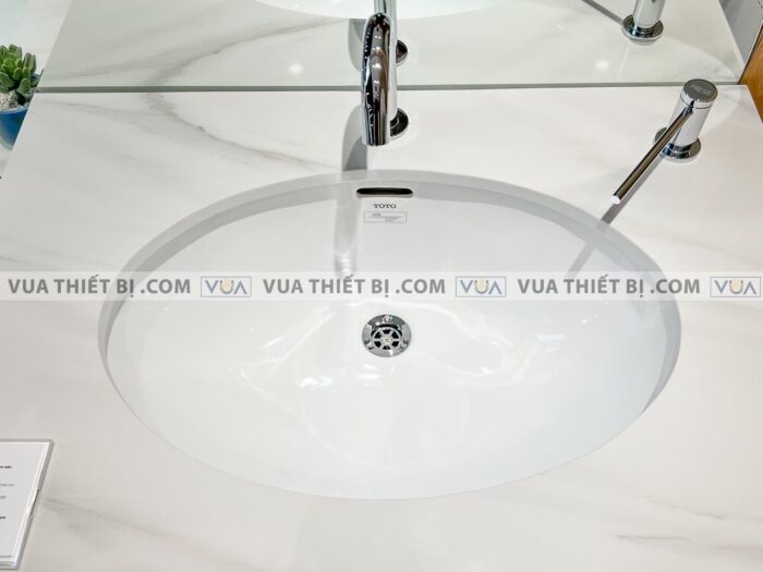 anh thuc te chau rua mat lavabo toto lt548 am ban voi ten12anv900 1