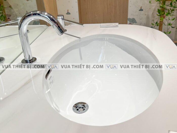 anh thuc te chau rua mat lavabo toto lt548 am ban voi ten12anv900 3