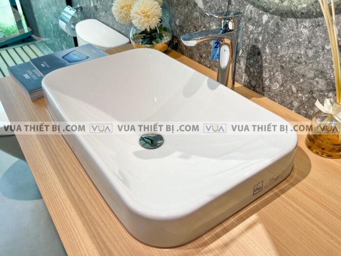 anh thuc te chau rua mat lavabo toto lt5716 dat ban voi tlg01304v 1