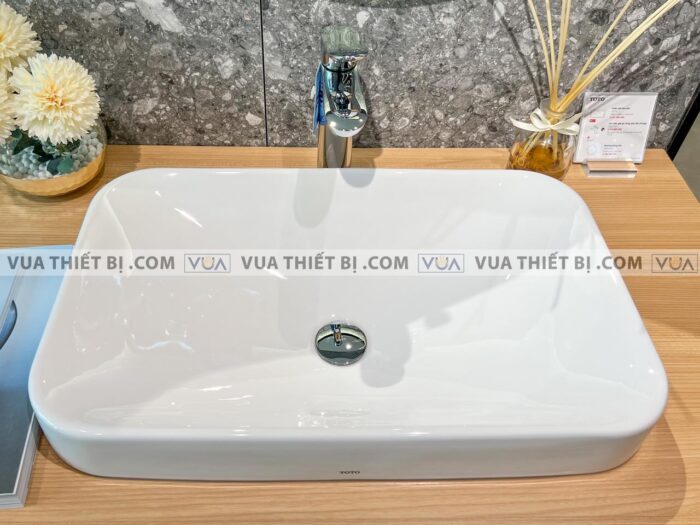 anh thuc te chau rua mat lavabo toto lt5716 dat ban voi tlg01304v 3