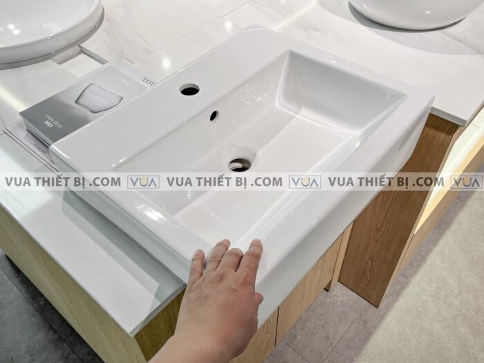 anh thuc te chau rua mat lavabo toto lt647cr lt647cs lw647cjwf ban am 7