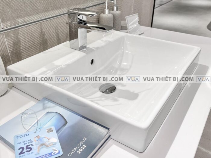 anh thuc te chau rua mat lavabo toto lt710csr dat ban voi tlg02301v 6