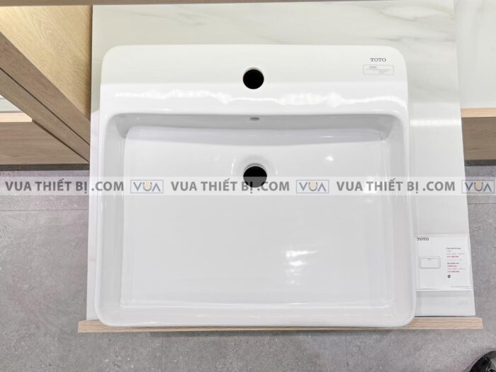 anh thuc te chau rua mat lavabo toto lt950c dat ban 1