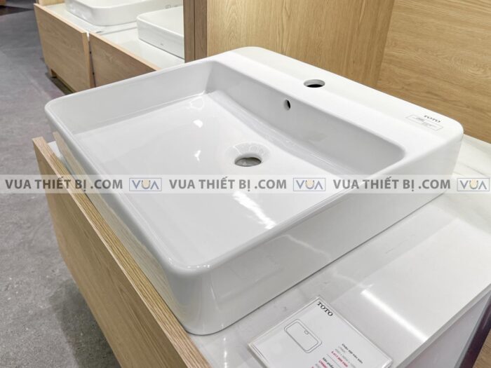 anh thuc te chau rua mat lavabo toto lt950c dat ban 2