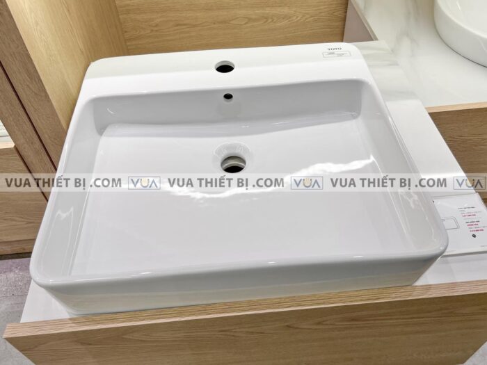 anh thuc te chau rua mat lavabo toto lt950c dat ban 5