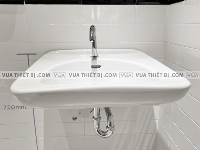 anh thuc te chau rua mat lavabo toto lw103jt1w treo tuong 3