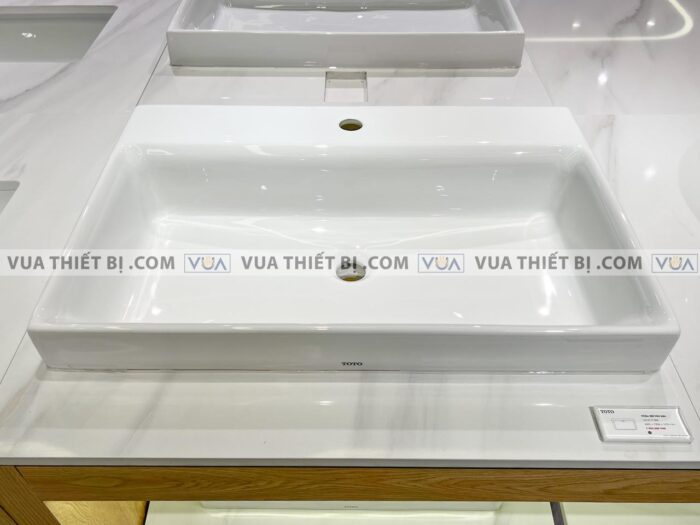 anh thuc te chau rua mat lavabo toto lw1617cw dat ban 4