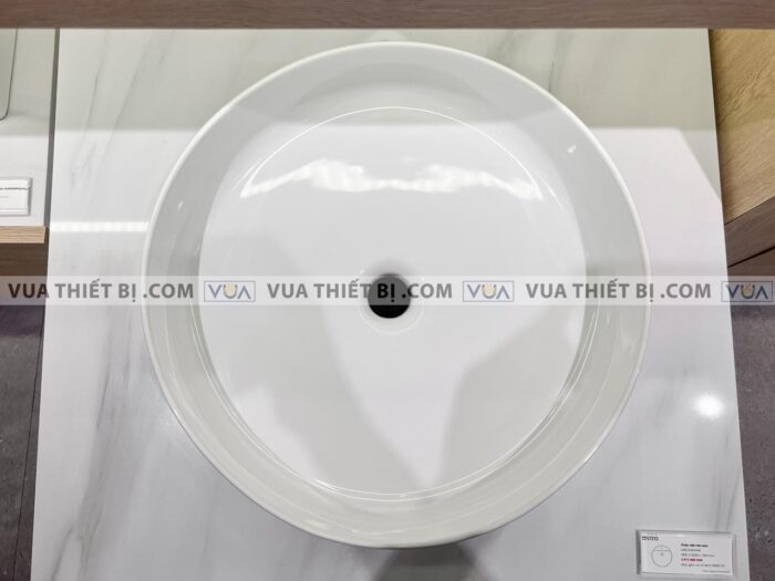 anh thuc te chau rua mat lavabo toto lw573jwf dat ban 1