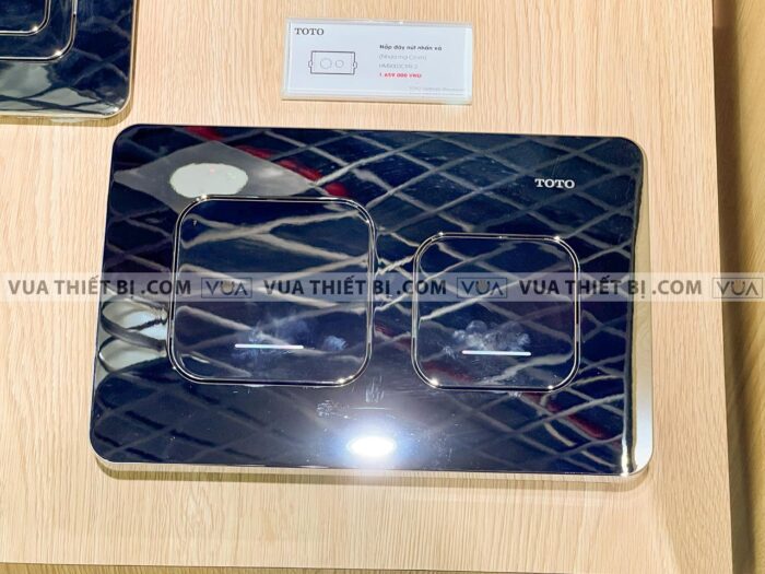 anh thuc te nap day nut nhan xa bon cau toto hmb003cpr 2 mau chrome 1