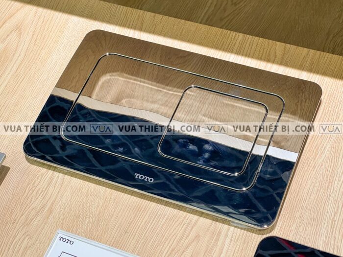 anh thuc te nap day nut nhan xa bon cau toto mb004cpr mau chrome1