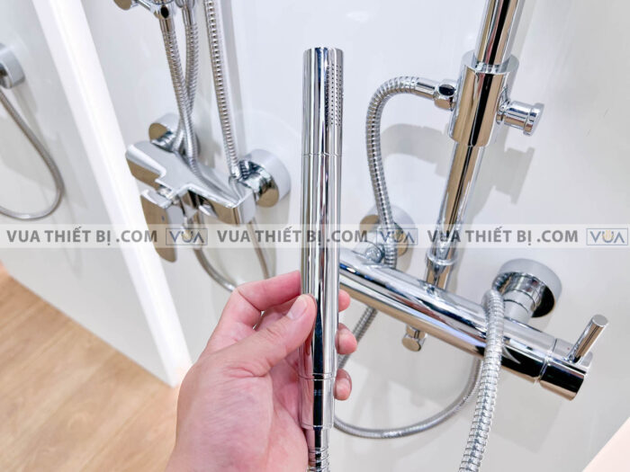 anh thuc te tay sen voi sen cay inax bfv 70s nong lanh