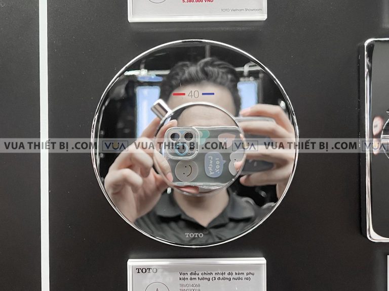 anh thuc te van dieu chinh nhiet do toto tbv01406b tbn01001b sen am tuong 1