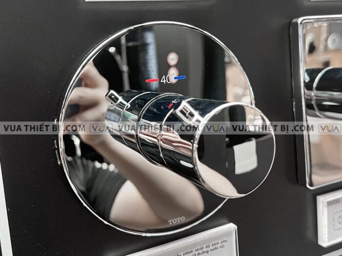 anh thuc te van dieu chinh nhiet do toto tbv01406b tbn01001b sen am tuong 3