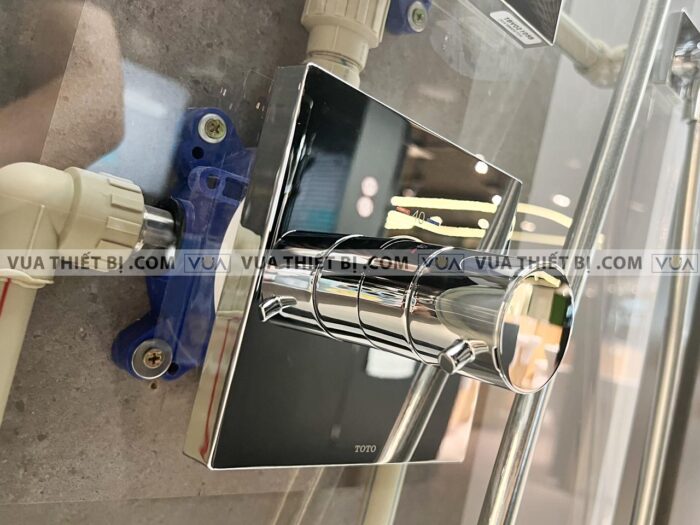 anh thuc te van dieu chinh nhiet do toto tbv02402b tbn01001b sen am tuong 3 1